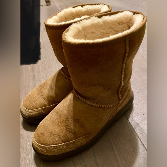 UGG Shoes - Ugg 5225 Ultra Short Tan Shearling Suede Winter Vintage Boots Size women 6 new.